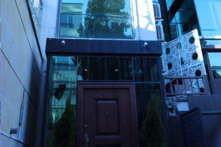 ورودی سالن همایش 100 نفره