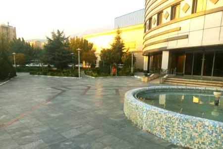 سالن همایش دوهزار نفره با ورودی و حراست