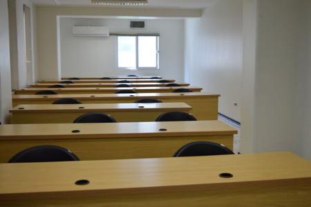 سالن کنفرانس ساده برای کارگاه آموزشی