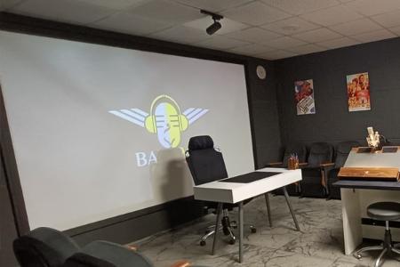 اجاره استودیو دارای مانیتور بزرگ