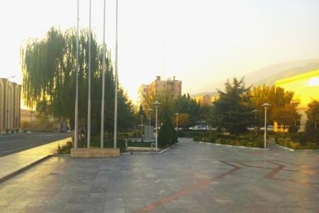 اجاره سالن کنفرانس و سمینار 80 نفره دارای فضای سبز