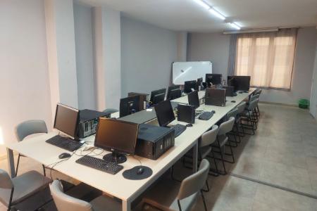 اجاره کلاس دارای کامپیوتر ساعتی