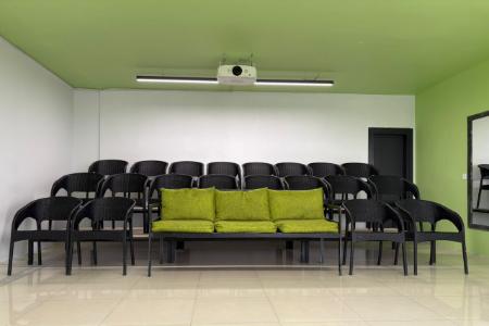 اجاره کلاس بزرگ در میدان انقلاب