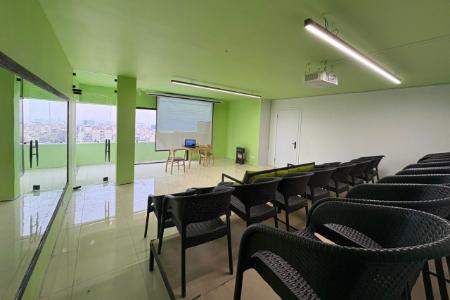 اجاره کلاس شیک در انقلاب