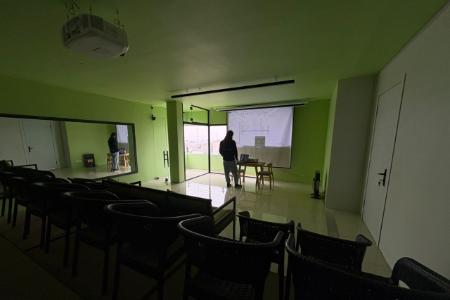 اجاره کلاس کوچیک در میدان انقلاب